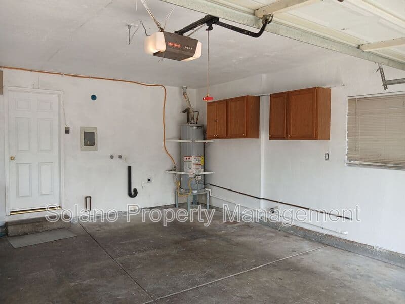 Vallejo House: 400 Mokelumne Drive