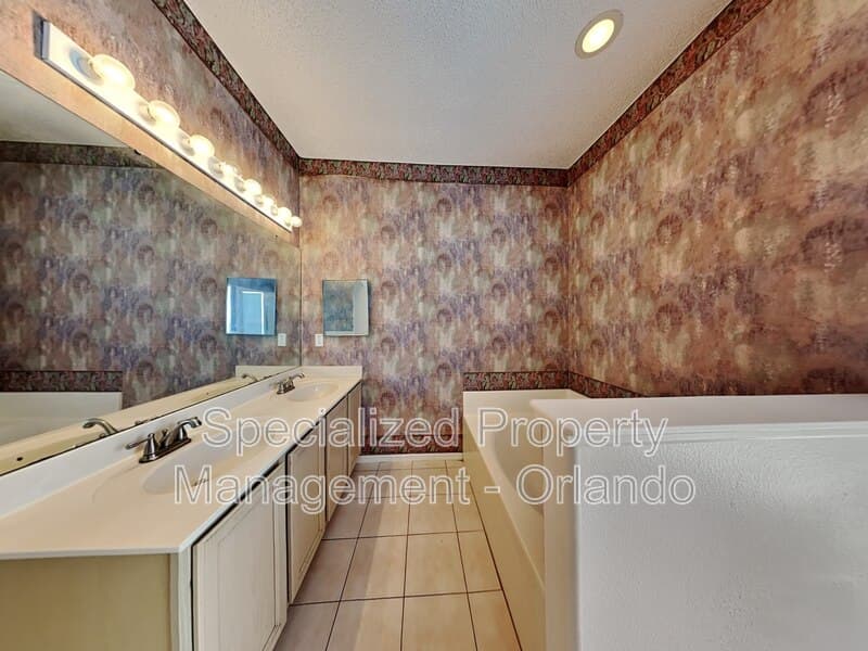 Deltona House: 3233 Kings Ridge Ter