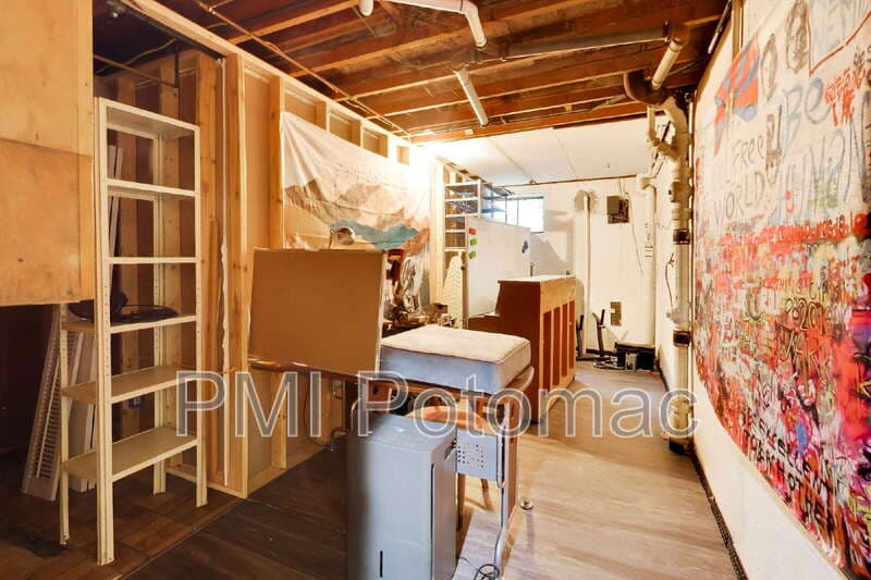 Silver Spring House: 11714 College View Drive