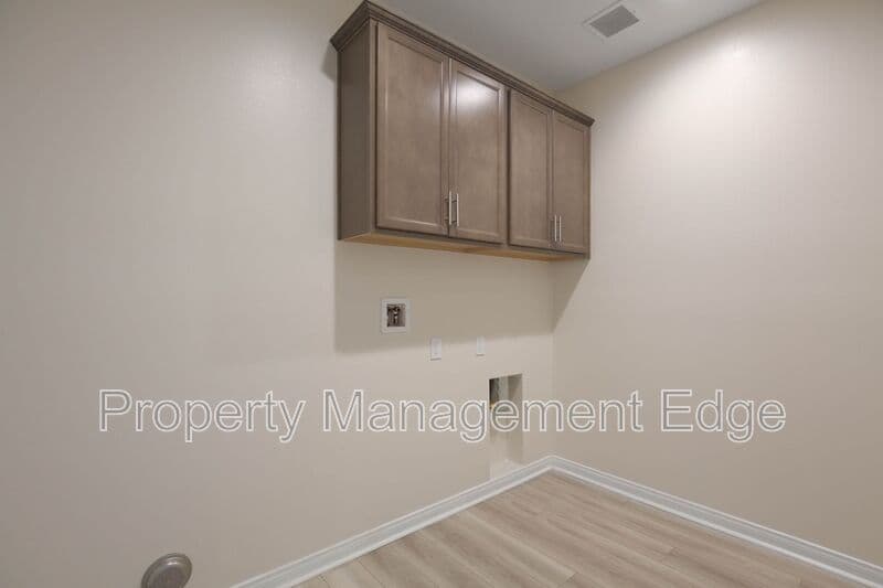 Menifee House: 29337 Chestnut St