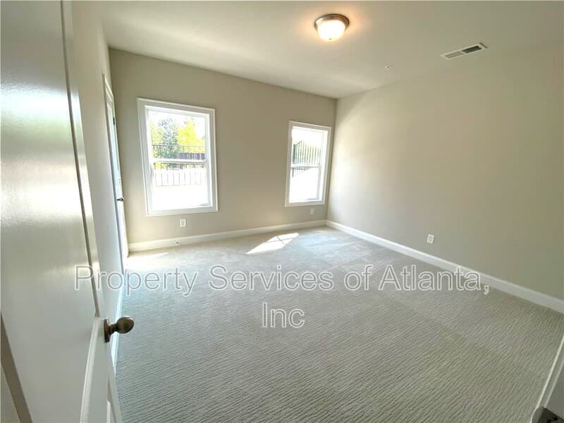 Woodstock Townhome: 912 Sweetwater Grv