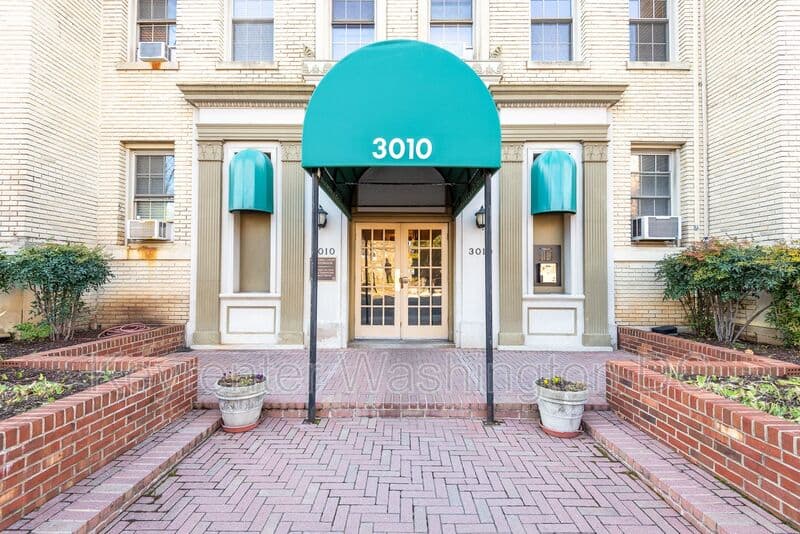 Washington Condo: 3010 Wisconsin Ave, NW