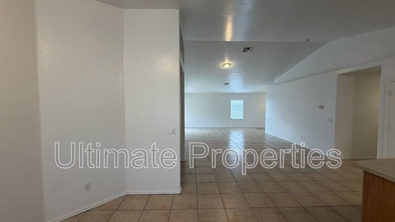 Glendale House: 7145 W Maryland Ave