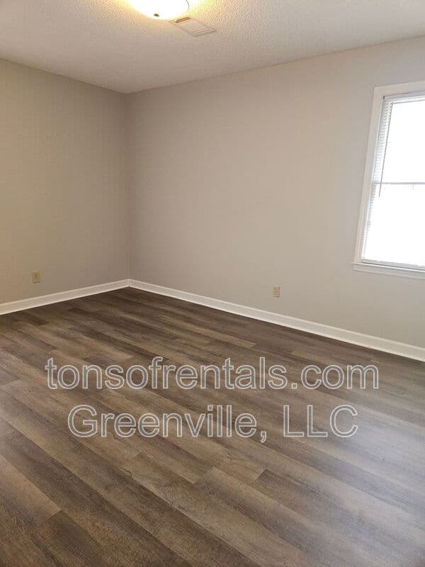 Spartanburg House: 184 Hidden Hill Road