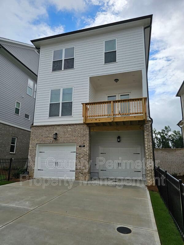 Cumming House: 137 Birch Tree Way