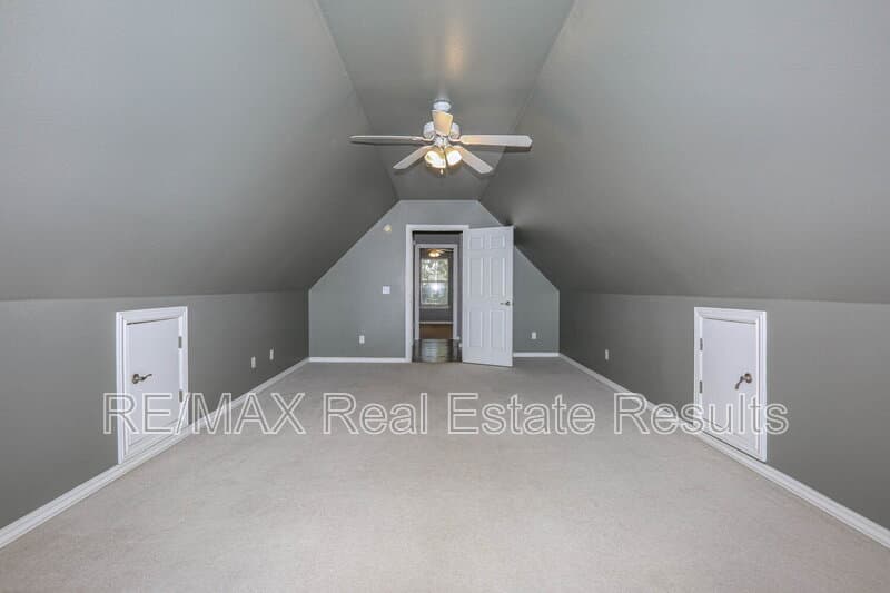 Rogers House: 5300 S 44th Pl