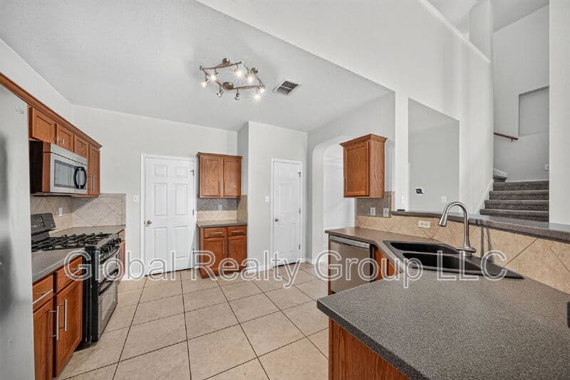 San Antonio House: 20614 Cliff Park Ln
