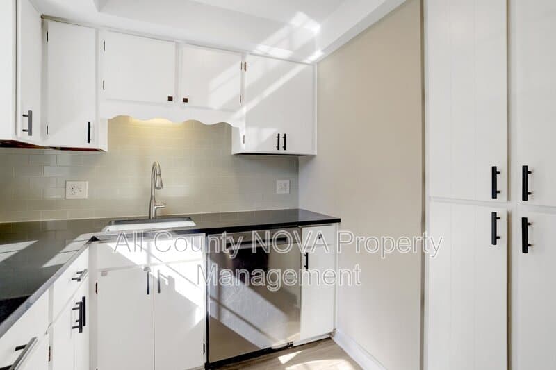 Arlington Condo: 2994 S Columbus St