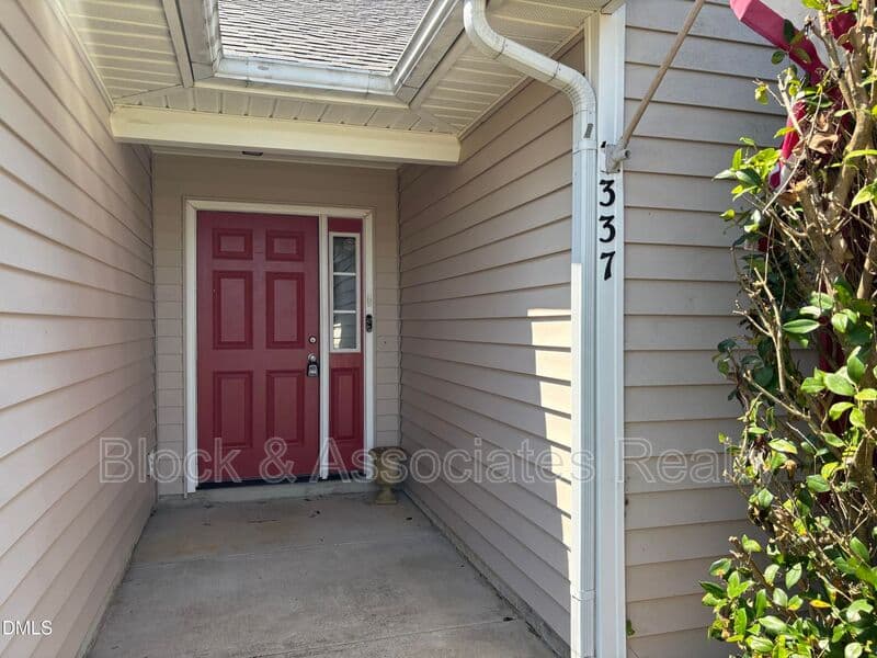 Raeford House: 337 Americana Dr