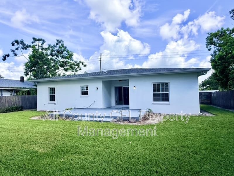 Orlando House: 2408 Corrine Drive