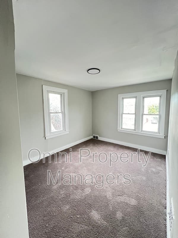 Detroit House: 19241 Moenart Ave