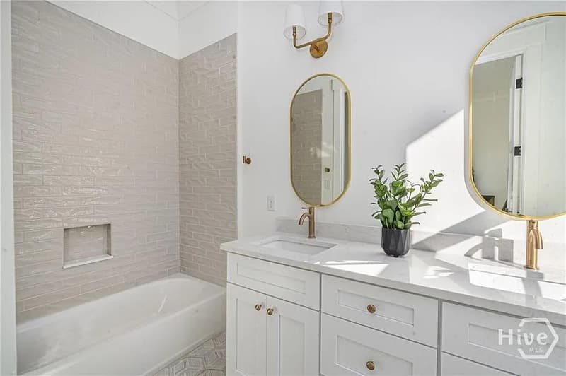 Savannah Condo: West 38th Street - 304