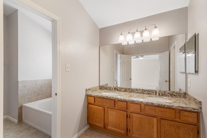 Houston House: 7507 Dogwood Falls Road