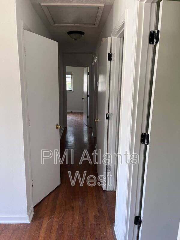 Atlanta House: 165 Hidden Brook Court