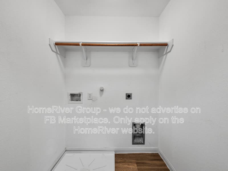 Houston House: 10311 Urban Oak Trl