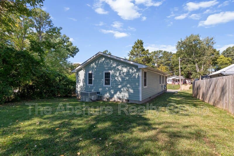 Raleigh House: 121 Gilbert Avenue
