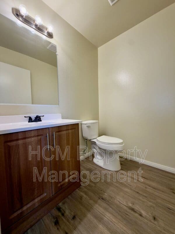 San Pedro House: 922 W 25th St