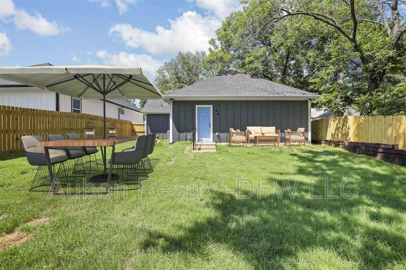Denison House: 516 E Heron Street