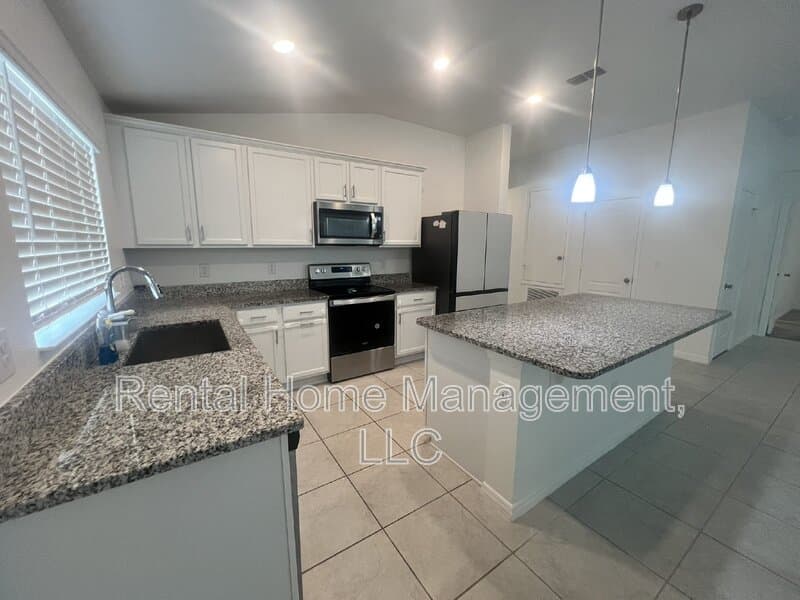 St. Cloud House: 3201 Sweet Acres Pl