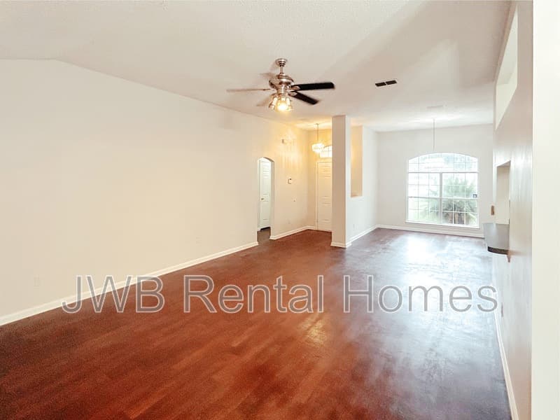 Orange Park House: 383 Turtle Dove Dr