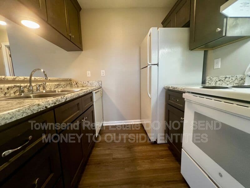 Fayetteville House: 1425D Ireland Dr