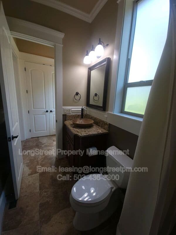Portland House: 9739 NW Henry Ct