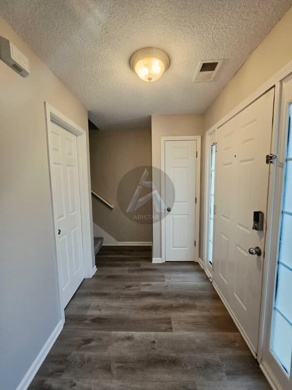 Cartersville House: 102 Westside Chase Southwest
