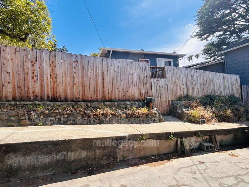 Crockett House: 653 Alhambra Street