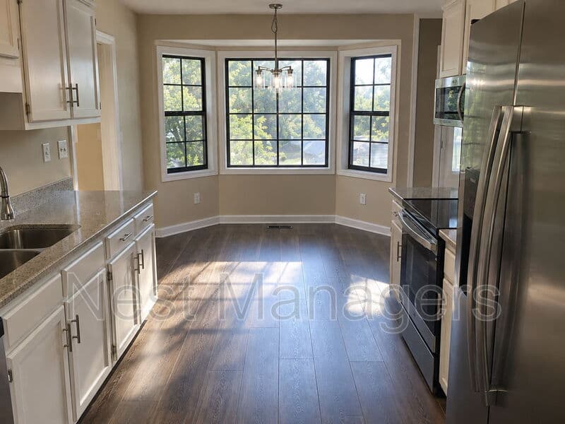 Fayetteville House: 737 Maxine Street