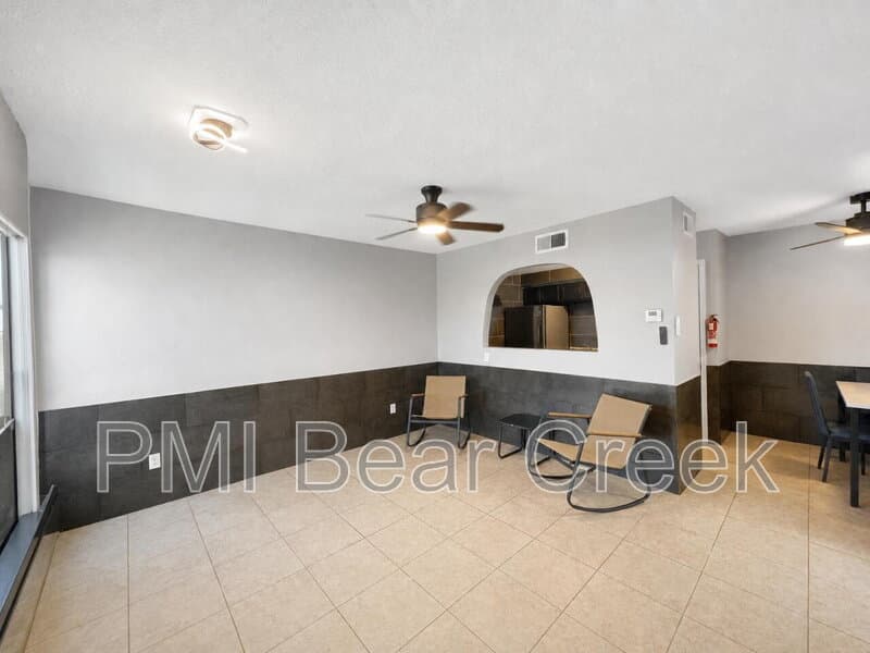 Houston Condo: 9550 Deering Drive