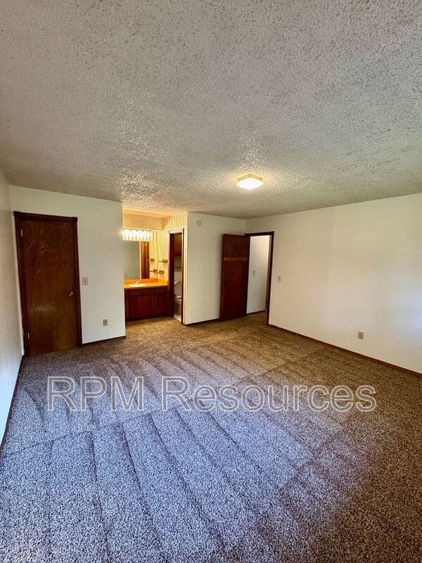 Oklahoma City Condo: 7002 Woodlake Dr