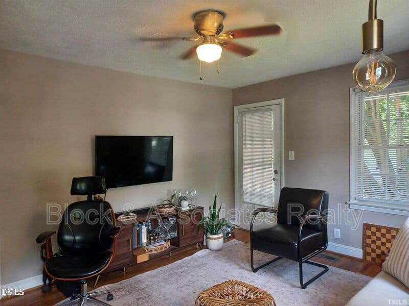 Raleigh House: 706 Van Buren Rd