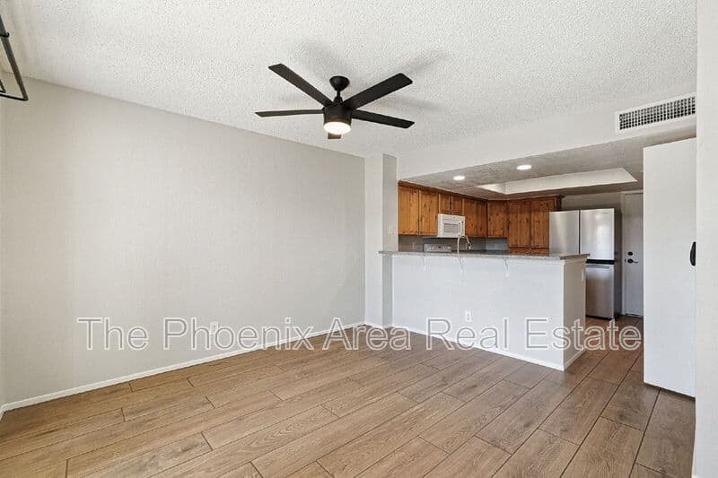 Chandler House: 1115 W Estrella Dr
