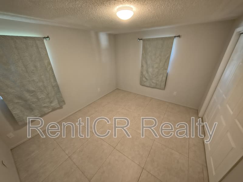 Dunedin Condo: 561 Laura Lane