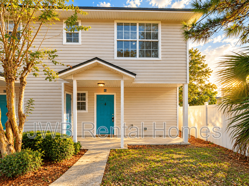 Atlantic Beach Townhome: 65 W 5th St