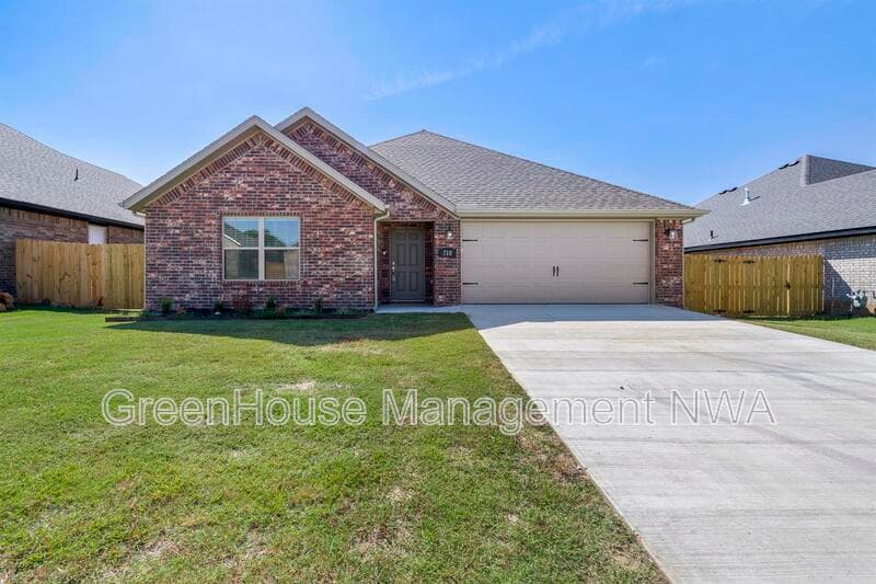 Siloam Springs House: 710 W Jillian Street