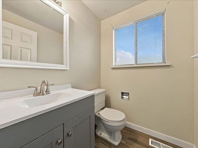 Kennewick Condo: 800 S. Huntington St.