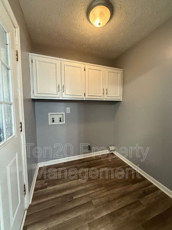 Columbus House: 6118 Abbey Drive