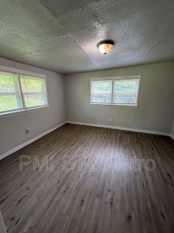 Saint Louis House: 6170 Emerald Avenue
