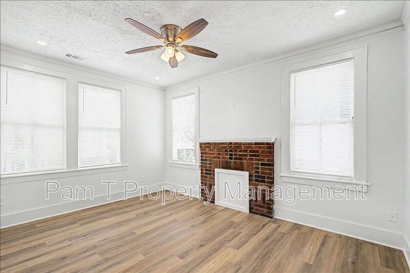 Savannah Condo: 613 W 39th St