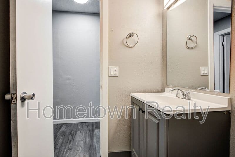 Edmond Condo: 1012 Chartrand Ave