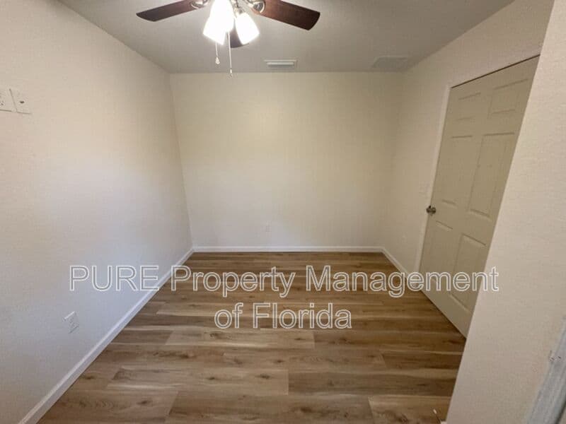 Williston House: 11330 NE 66th Lane