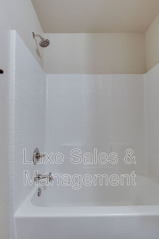 Edmond House: 341 Chalk Hill Ct