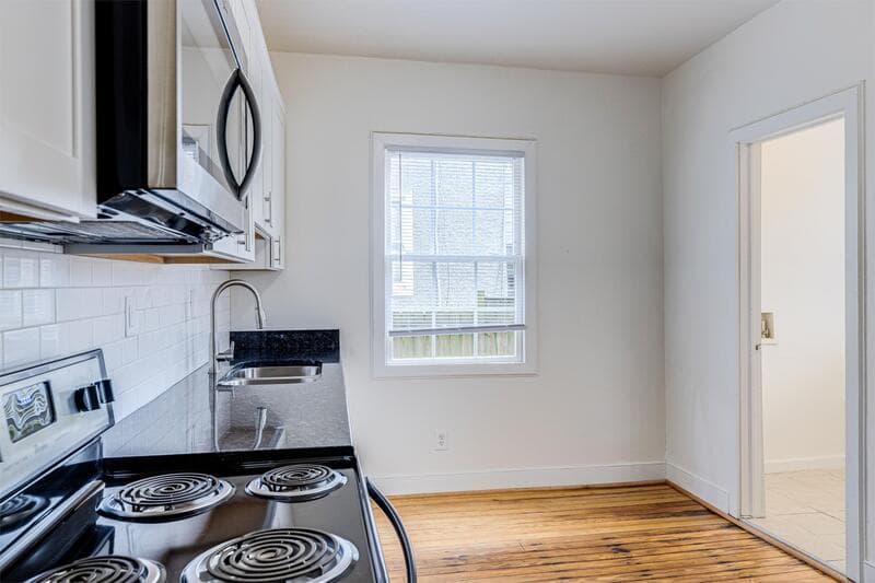 Richmond Condo: 2922 Noble Ave. A