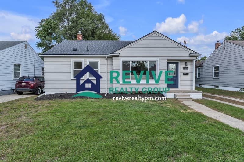 Garden City House: 31234 Barton Street