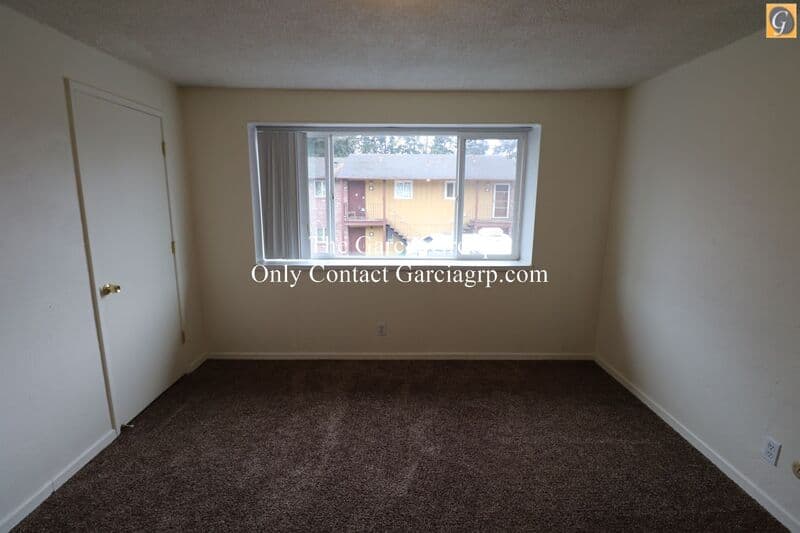 Oregon City Townhome: 581 Holmes Lane