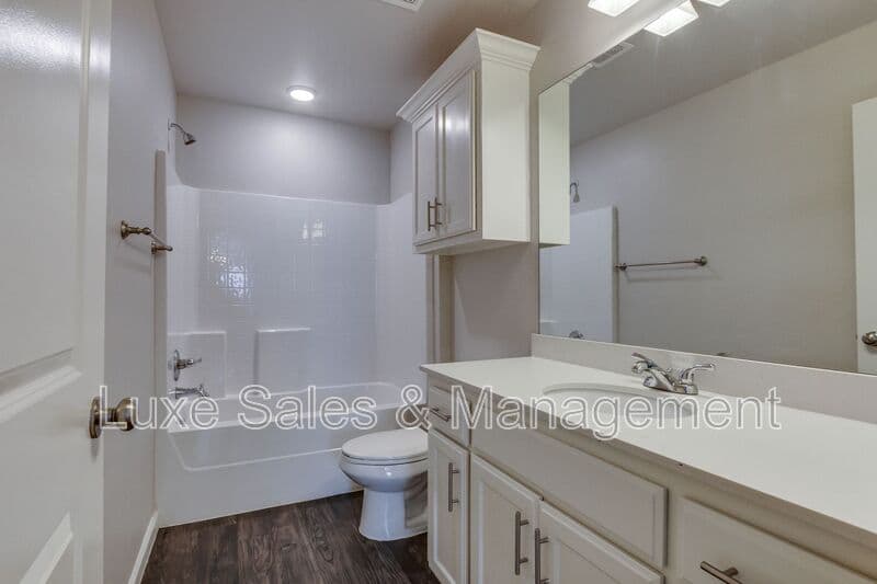 Oklahoma City House: 407 Vail Circle