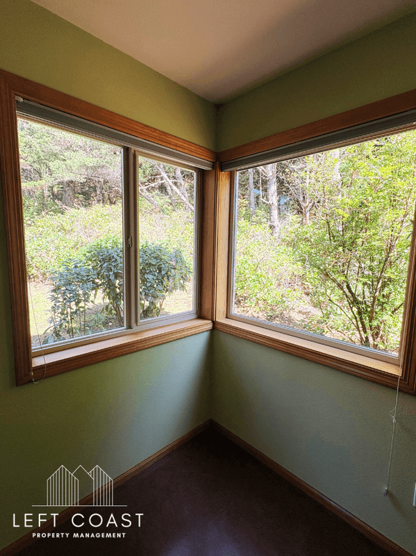 Waldport House: 7205 Southwest Burl Drive