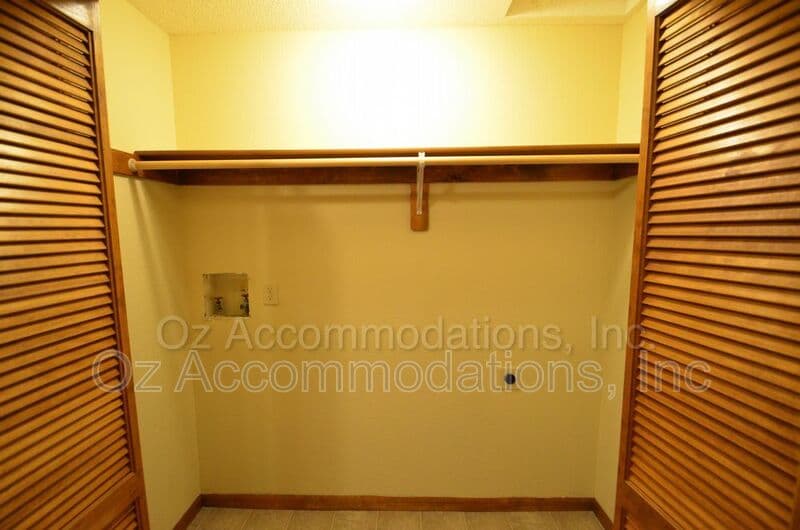 Lee's Summit Townhome: 313 NE Timbercreek Dr.