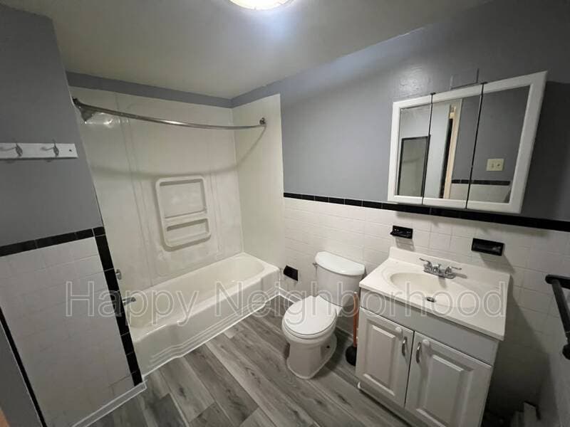 Meriden House: 16 Atkins StreetUnit 4